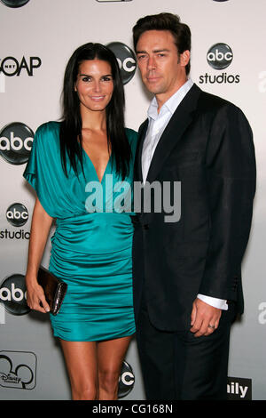 26. Juli 2007 - Beverly Hills, Kalifornien, USA - Schauspielerin ANGIE HARMON & Husband JASON SEHORN auf der ABC All-Star Party 2007 im Hilton Hotel statt. (Kredit-Bild: © Lisa O'Connor/ZUMA Press) Stockfoto