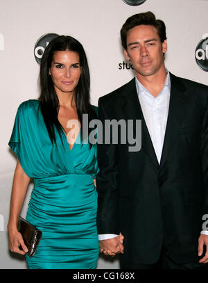 26. Juli 2007 - Beverly Hills, Kalifornien, USA - Schauspielerin ANGIE HARMON & Husband JASON SEHORN auf der ABC All-Star Party 2007 im Hilton Hotel statt. (Kredit-Bild: © Lisa O'Connor/ZUMA Press) Stockfoto