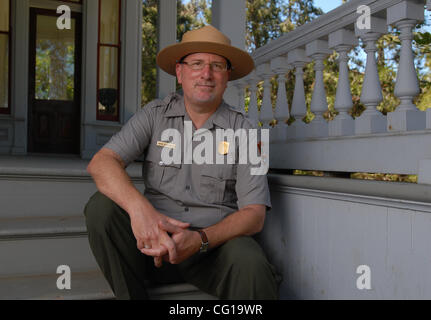 U.S. National Park Service Ranger David Blackburn, von Richmond, ist John Muir House am 16. Juli 2007 in Martinez fotografiert, Kalifornien Blackburn arbeitet seit ca. 15 Jahren bei John Muir National Historic Site. Er bewegt über Land auf dem Lowell National Historical Park in arbeiten Stockfoto