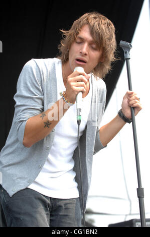 4. August 2007 Baltimore, MD; USA, Sänger PAOLO NUTINI tritt im Rahmen des zweiten jährlichen Jungfrau-Festivals, die an der Pimlico-Rennstrecke in der Innenstadt von Baltimore stattfand.  Das Festival lockte über 35.000 Fans des zweitägigen Festivals, die von Virgin Mobile vorhanden ist.  Copyright 2007 Stockfoto