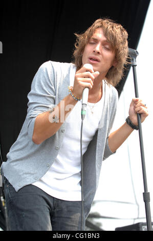 4. August 2007 Baltimore, MD; USA, Sänger PAOLO NUTINI tritt im Rahmen des zweiten jährlichen Jungfrau-Festivals, die an der Pimlico-Rennstrecke in der Innenstadt von Baltimore stattfand.  Das Festival lockte über 35.000 Fans des zweitägigen Festivals, die von Virgin Mobile vorhanden ist.  Copyright 2007 Stockfoto