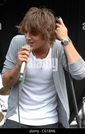 4. August 2007 Baltimore, MD; USA, Sänger PAOLO NUTINI tritt im Rahmen des zweiten jährlichen Jungfrau-Festivals, die an der Pimlico-Rennstrecke in der Innenstadt von Baltimore stattfand.  Das Festival lockte über 35.000 Fans des zweitägigen Festivals, die von Virgin Mobile vorhanden ist.  Copyright 2007 Stockfoto