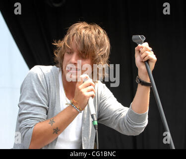 4. August 2007 Baltimore, MD; USA, Sänger PAOLO NUTINI tritt im Rahmen des zweiten jährlichen Jungfrau-Festivals, die an der Pimlico-Rennstrecke in der Innenstadt von Baltimore stattfand.  Das Festival lockte über 35.000 Fans des zweitägigen Festivals, die von Virgin Mobile vorhanden ist.  Copyright 2007 Stockfoto