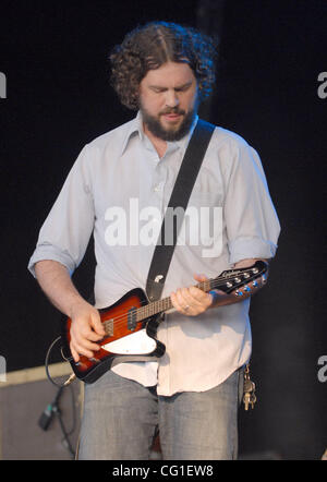 11. August 2007 Raleigh, NC; USA, Gitarrist PATTERSON Haube der Band The Drive by Truckers Leben führen da es 2007 Tour macht einen Zwischenstopp in Walnut Creek Amphitheater befindet sich in Raleigh.  Copyright 2007 Jason Moore. Obligatorische Credit: Jason Moore Stockfoto