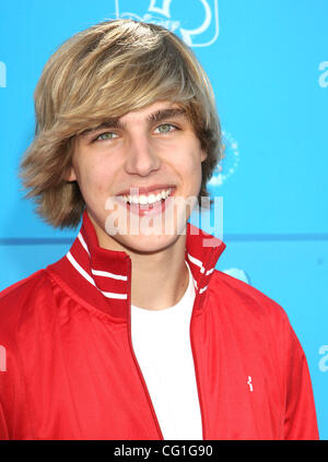 14. August 2007; Anaheim, Kalifornien, USA;  Schauspieler CODY LINLEY bei der Weltpremiere von "High School Musical 2" im Disneyland, Anaheim, Ca. obligatorisch Kredit statt: Foto von Paul Fenton/ZUMA Press. (©) Copyright 2007 von Paul Fenton Stockfoto