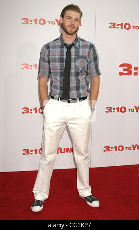 21. August 2007; Los Angeles, Kalifornien, USA;  Schauspieler JOHN FOSTER auf der "310, Yuma" Los Angeles Premiere statt am Nationaltheater Mann, Westwood.  Obligatorische Credit: Foto von Paul Fenton/ZUMA Press. (©) Copyright 2007 von Paul Fenton Stockfoto