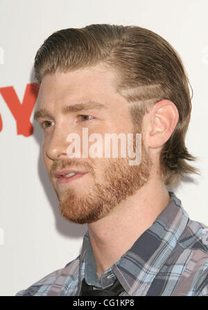 21. August 2007; Los Angeles, Kalifornien, USA;  Schauspieler JOHN FOSTER auf der "310, Yuma" Los Angeles Premiere statt am Nationaltheater Mann, Westwood.  Obligatorische Credit: Foto von Paul Fenton/ZUMA Press. (©) Copyright 2007 von Paul Fenton Stockfoto