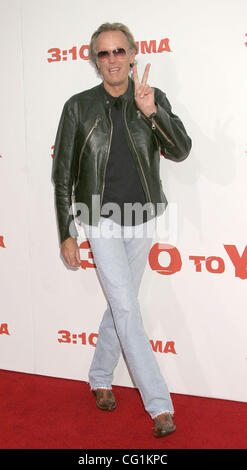21. August 2007; Los Angeles, Kalifornien, USA;  Schauspieler PETER FONDA auf der "310, Yuma" Los Angeles Premiere statt am Nationaltheater Mann, Westwood.  Obligatorische Credit: Foto von Paul Fenton/ZUMA Press. (©) Copyright 2007 von Paul Fenton Stockfoto