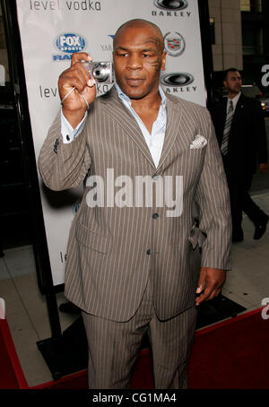 22. August 2007 abgehaltenen Samuel Goldwynl Theater - Beverly Hills, Kalifornien, USA - Boxing Champ MIKE TYSON fotografieren während der Ankunft auf der "Wiederbelebung The Champ" Los Angeles Premiere. (Kredit-Bild: © Lisa O'Connor/ZUMA Press) Stockfoto