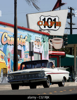 28. August 2007 kreuzten Oceanside CA, USA WARREN ESPOSITO vorbei an CAFE 101 in Oceanisde in seinem 1959 Chevy El Camino Dienstag. Er wird die jährliche Beach'n 101 Cruise am 9. September teilnehmen. Obligatorische Credit: Foto von Don Kohlbauer/San Diego Union Tribune/Zuma Press. Copyright 2007. UN-San Diego Stockfoto