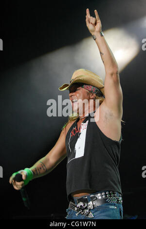 30. August 2007 hält - Fayetteville, NC, USA - Sänger BRET MICHAELS von der Band Poison führt live da 2007 Tour an der Krone Coliseum befindet sich in Fayetteville. Copyright 2007 Jason Moore. Obligatorische Credit: Jason Moore Stockfoto