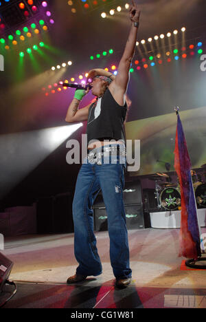 30. August 2007 hält - Fayetteville, NC, USA - Sänger BRET MICHAELS von der Band Poison führt live da 2007 Tour an der Krone Coliseum befindet sich in Fayetteville. Copyright 2007 Jason Moore. Obligatorische Credit: Jason Moore Stockfoto