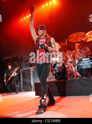 30. August 2007 hält - Fayetteville, NC, USA - Sänger STEPHEN PEARCY der Band, die Ratt führt, live da 2007 Tour an der Krone Coliseum befindet sich in Fayetteville. Copyright 2007 Jason Moore. Obligatorische Credit: Jason Moore Stockfoto