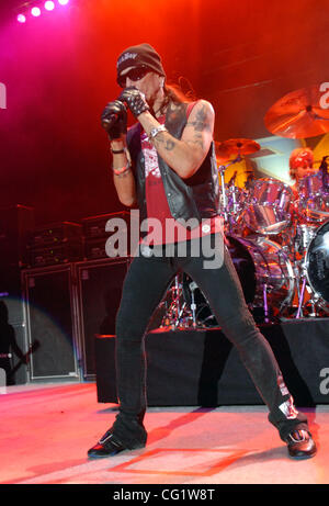 30. August 2007 hält - Fayetteville, NC, USA - Sänger STEPHEN PEARCY der Band, die Ratt führt, live da 2007 Tour an der Krone Coliseum befindet sich in Fayetteville. Copyright 2007 Jason Moore. Obligatorische Credit: Jason Moore Stockfoto