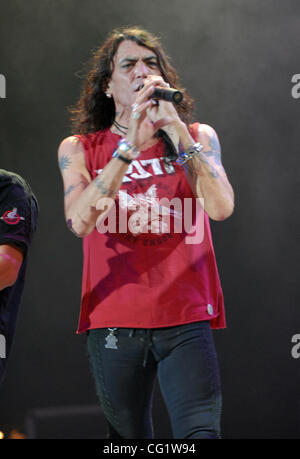 30. August 2007 hält - Fayetteville, NC, USA - Sänger STEPHEN PEARCY der Band, die Ratt führt, live da 2007 Tour an der Krone Coliseum befindet sich in Fayetteville. Copyright 2007 Jason Moore. Obligatorische Credit: Jason Moore Stockfoto