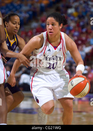 Sacramento Monarchen Kara Lawson fährt rund um die Indiana Fever-Verteidigung in der zweiten Hälfte Donnerstag, 26. Juli 2007 in Arco Arena. Monarchen zu gewinnen 60-50. Die Sacramento Biene / Carl Costas Stockfoto