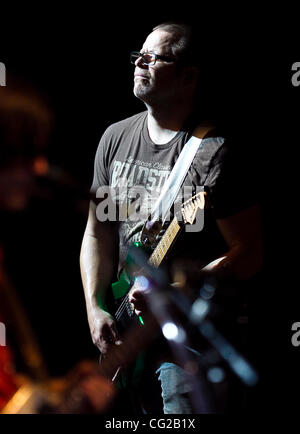 27. August 2011 - Indio, Kalifornien, USA - führt Patrick Wilson von alternative Rock-Band Weezer bei Fantasy Springs Casino in Indio, Kalifornien. (Kredit-Bild: © Gerry Maceda/Southcreek Global/ZUMAPRESS.com) Stockfoto