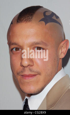 30. August 2011 - Los Angeles, Kalifornien, USA - Theo Rossi.FX der Netzwerke Sons Of Anarchy "Staffel 4 Premiere - Ankünfte am Arclight Theater, Los Angeles, CA. August 30 2011 statt. (Kredit-Bild: © TLeopold/Globe Photos/ZUMAPRESS.com) Stockfoto