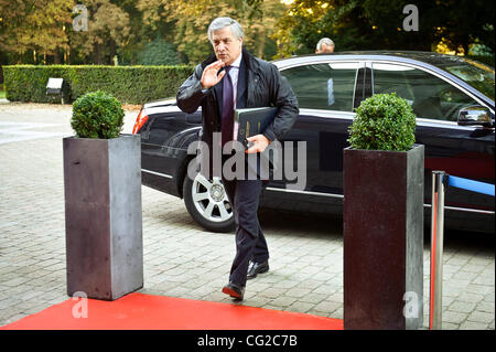 31. August 2011 - Brüssel, BXL, Belgien - Antonio Tajani Kommissar für Industrie und Unternehmertum für das College Seminar-treffen im African Museum in Tervuren in der Nähe von Brüssel am 2011-08-31 die Kommissare kommt versammeln, um die 2012-Agenda der EU-Institution, zweimal im Jahr zu planen Stockfoto