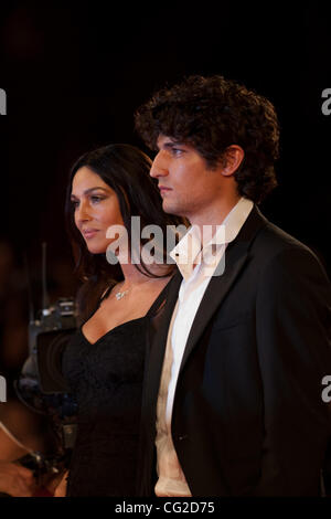 2. September 2011 - Venedig, Italien - Schauspieler Monica Bellucci und Louis Garrel auf den roten Teppich für UN Ete Brulant "Film unter der Regie von Philippe Garrel vor Premiere bei den 68. Internationalen Filmfestspielen von Venedig (Credit-Bild: © Marcello Farina/Southcreek Global/ZUMAPRESS.com) Stockfoto