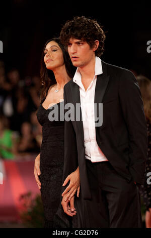 2. September 2011 - Venedig, Italien - Schauspieler Monica Bellucci und Louis Garrel auf den roten Teppich für UN Ete Brulant "Film unter der Regie von Philippe Garrel vor Premiere bei den 68. Internationalen Filmfestspielen von Venedig (Credit-Bild: © Marcello Farina/Southcreek Global/ZUMAPRESS.com) Stockfoto