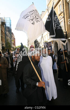 11. September 2011 - London, größere London, Vereinigtes Königreich - Muslime gegen Kreuzzüge Proteste vor der amerikanischen Botschaft in Londona€™ s Grosvenor Square zum zehnten Jahrestag von 9/11. Islamischen fundamentalistischen Kleriker Anjem Choudary sagte, die Demonstration zu zeigen, dass die USA den Krieg gegen Te verloren hatte Stockfoto