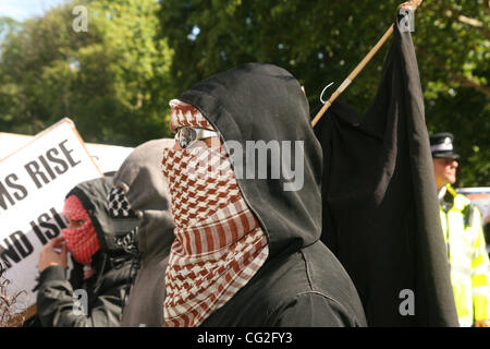 11. September 2011 - London, größere London, Vereinigtes Königreich - Muslime gegen Kreuzzüge Proteste vor der amerikanischen Botschaft in Londona€™ s Grosvenor Square zum zehnten Jahrestag von 9/11. Islamischen fundamentalistischen Kleriker Anjem Choudary sagte, die Demonstration zu zeigen, dass die USA den Krieg gegen Te verloren hatte Stockfoto