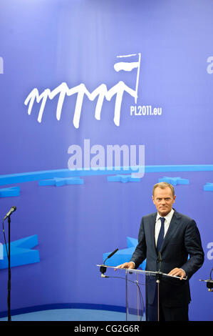 12. September 2011 - Brüssel, BXL, Belgien - der polnische Premierminister Donald Tusk gibt eine Pressekonferenz nach einem Treffen am Sitz EU in Brüssel am 2011-09-12 von Wiktor Dabkowski (Credit-Bild: © Wiktor Dabkowski/ZUMAPRESS.com) Stockfoto