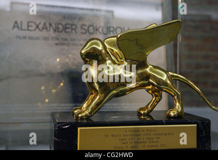 September 21,2011. St.Petersburg,Russia. Im Bild: Golden Lion Preis des 2011 Regie: Filmfestspiele von Venedig für FAUST Film russische Regisseur Alexander Sokurov. Stockfoto