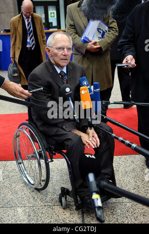 21. Oktober 2011 - Brüssel, BXL, Belgien - der deutsche Finanzminister Wolfgang Schäuble im Gespräch mit der Presse vor dem Treffen der Finanzminister der Eurozone in Brüssel am 2011-10-21, der Vorsitzende der Euro-Gruppe der Finanzminister sagt die Verzögerung um eine Schuldenkrise schafft, ein '' katastrophalen '' ich Stockfoto