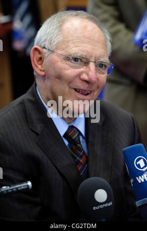 21. Oktober 2011 - Brüssel, BXL, Belgien - der deutsche Finanzminister Wolfgang Schäuble im Gespräch mit der Presse vor dem Treffen der Finanzminister der Eurozone in Brüssel am 2011-10-21, der Vorsitzende der Euro-Gruppe der Finanzminister sagt die Verzögerung um eine Schuldenkrise schafft, ein '' katastrophalen '' ich Stockfoto