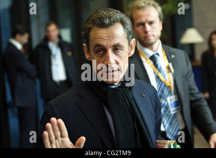 23. Oktober 2011 - Brüssel, BXL, kommt Belgien - der französische Präsident Nicolas Sarkozy vor einem Europäischen Rat an der Justus-Lipsius-Gebäude, EU-Hauptquartiers in Brüssel, Belgien am 23 / 10 / 2011 Europa zielte darauf ab, eine Lösung für die schlimmsten Wirtschaftskrise seiner Geschichte, als die Scheinwerfer auf festnageln Stockfoto