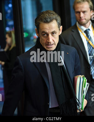 23. Oktober 2011 - Brüssel, BXL, kommt Belgien - der französische Präsident Nicolas Sarkozy vor einem Europäischen Rat an der Justus-Lipsius-Gebäude, EU-Hauptquartiers in Brüssel, Belgien am 23 / 10 / 2011 Europa zielte darauf ab, eine Lösung für die schlimmsten Wirtschaftskrise seiner Geschichte, als die Scheinwerfer auf festnageln Stockfoto