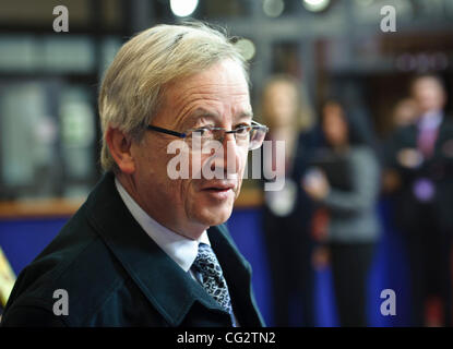 23. Oktober 2011 - Brüssel, BXL, kommt Belgien - Präsident der Eurogruppe und der luxemburgische Premierminister Jean Claude Juncker vor einem Europäischen Rat an der Justus-Lipsius-Gebäude, EU-Hauptquartiers in Brüssel, Belgien am 23 / 10 / 2011 Europa zielte darauf ab, eine Lösung für die schlimmsten wirtschaftlichen Crisi festnageln Stockfoto