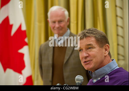 26. Oktober 2011 spricht am Rideau Hall in Anwesenheit von Generalgouverneur David Johnston als Teil seines Mannes in Motion World Tour noch einen Zwischenstopp in Ottawa, Ontario Canada - Ottawa, Ontario, Kanada - Rick Hansen. (Kredit-Bild: © Marc DesRosiers/Southcreek/ZUMAPRESS.com) Stockfoto