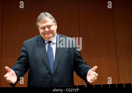 7. November 2011 spricht - Brüssel, Belgien - Griechenlands Finanzminister EVANGELOS VENIZELOS vor Beginn der eine Euro-Finanzminister-treffen. Die Minister bat die Führer der griechischen zwei Hauptparteien, formal mit den Bedingungen der vorgeschlagenen Rettungsaktion zu begehen. (Kredit-Bild: © Wiktor Dabkowski / Stockfoto