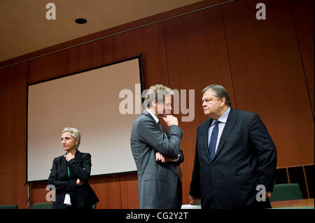 7. November 2011 - BXL, Brüssel, Belgien - Griechenland Finance Minister Evangelos Venizelos (R) vor Beginn der eine Euro-Zone Finanzministertreffen in Brüssel am 2011-11-07 von Wiktor Dabkowski (Credit-Bild: © Wiktor Dabkowski/ZUMAPRESS.com) Stockfoto