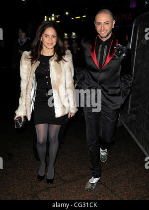 Brian Friedman und eine Freundin verlassen die Burlesque Premiere. London, England - 13.12.10 Stockfoto