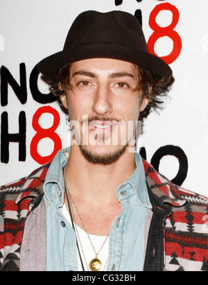 Eric Balfour NOH8 Kampagne 2. Jubiläumsfeier statt im Wunderland Hollywood, Kalifornien - 13.12.10 Stockfoto