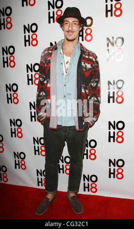 Eric Balfour NOH8 Kampagne 2. Jubiläumsfeier statt im Wunderland Hollywood, Kalifornien - 13.12.10 Stockfoto