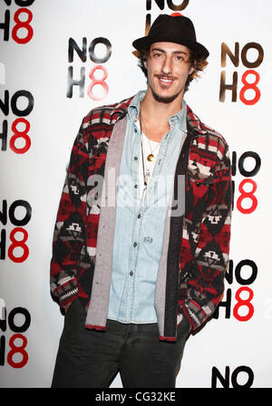 Eric Balfour NOH8 Kampagne 2. Jubiläumsfeier statt im Wunderland Hollywood, Kalifornien - 13.12.10 Stockfoto