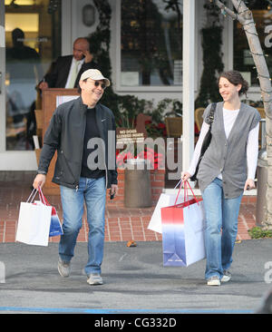 Billy Crystal ist ein Ort der Weihnachtseinkäufe bei Fred Segal in West Hollywood. Los Angeles, USA - 14.12.10 Stockfoto