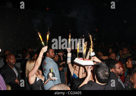 Sängerin Pleasure P (ehemals aus der Gruppe Pretty Ricky) feiert seinen Geburtstag im Club Playhouse in Hollywood mit Freundin Bria Murphy (Eddie Murphy Tochter) - Los Angeles, Kalifornien - 26.12.10 Stockfoto