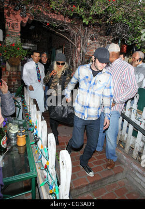 Christina Aguilera und ihr neuer Freund Matt Rutler, lassen Sie den Efeu auf Robertson nach einem späten Nachmittag Mittagessen auf Vorabend des neuen Jahres. Los Angeles, Kalifornien - 31.12.10 Stockfoto