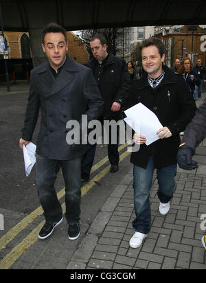 Ant McPartlin und Declan Donnelly, die Ankunft in der "Britain es Got Talent" auditions London, England - 04.01.11 Stockfoto