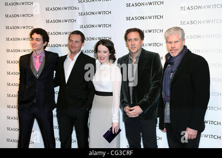 Robert Sheehan, Stephen Campbell Moore, Claire Foy, Nicolas Cage und Ron Perlman, an die "Season of the Witch" premiere beim AMC Loews Theater New York City, USA - 04.01.11 Stockfoto