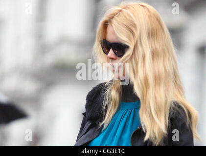 Claudia Schiffer bringt ihren Sohn zu School London, England - 06.01.11 Stockfoto