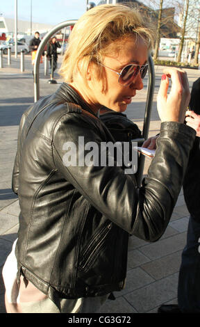 Jenny Frost "Famous und Fearless" Kandidat verlassen das Hilton Hotel Liverpool, England - 08.01.11 Stockfoto