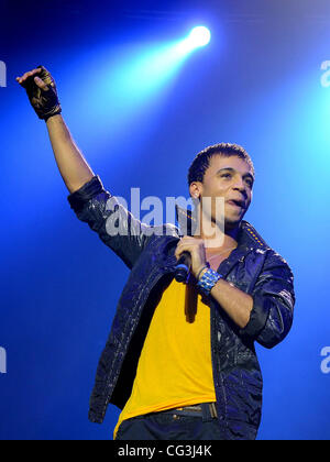 Aston Merrygold JLS erklingt in The O2 Dublin, Irland - 09.01.11. Stockfoto