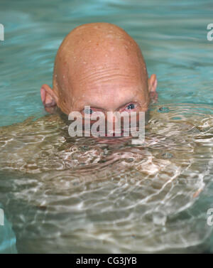 Olympischer Goldmedaillenträger Duncan Goodhew die Einführung des Swimathon 2011 - die weltweit größte Fundraising schwimmen statt an Marshall Street Leisure Centre London, England - 11.01.11 Kredit obligatorisch: Zak Hussein/WENN.com Stockfoto